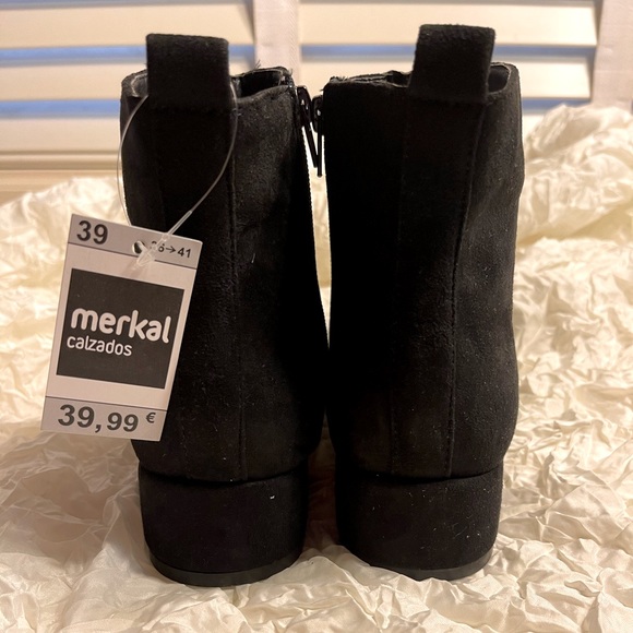 Black synthetic suede Western style ankle boots. NWT Size 39 - Picture 4 of 9